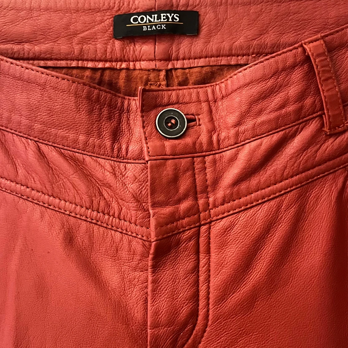Röda skinnbyxor från Conleys Black - 1