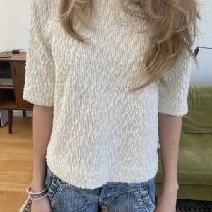 Stickad t-shirt - Supersnygg t-shirt som passar till alla tillfällen!❤️