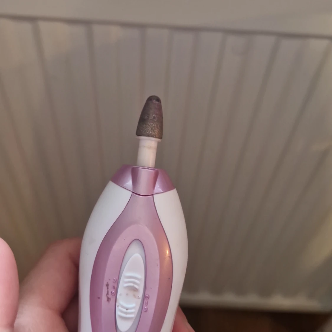 Elektrisk nagelfil i rosa och vitt med tillbehör - 2