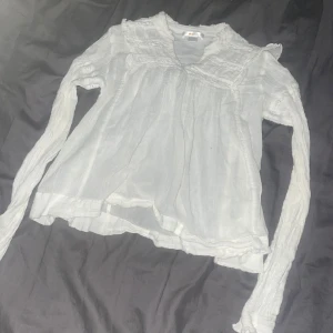 Vit blus - Storlek 146-152