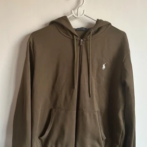 Ralph lauren zip hoodie - As fet Ralph lauren zip hoodie i mycket bra skick 