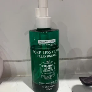 Pore-Less Clear Cleansing Oil från Chamos Acaci -  Pore-Less Clear Cleansing Oil från Chamos  Acaci. Oljebaserad rengöring för alla hudtyper, 200 ml. 