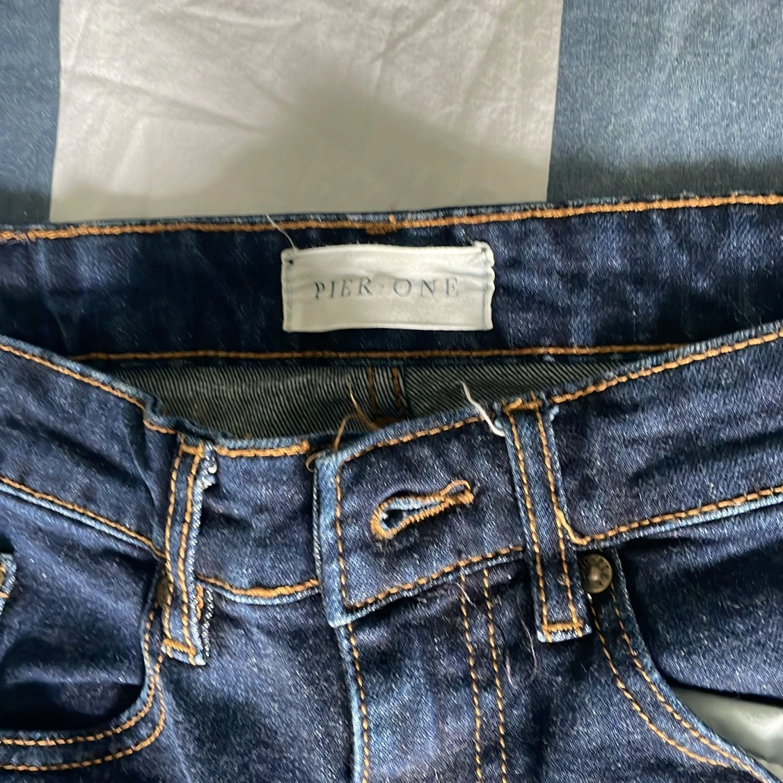 HELT OANVÄNDA! Mörkblå jeans från Pier One - 1