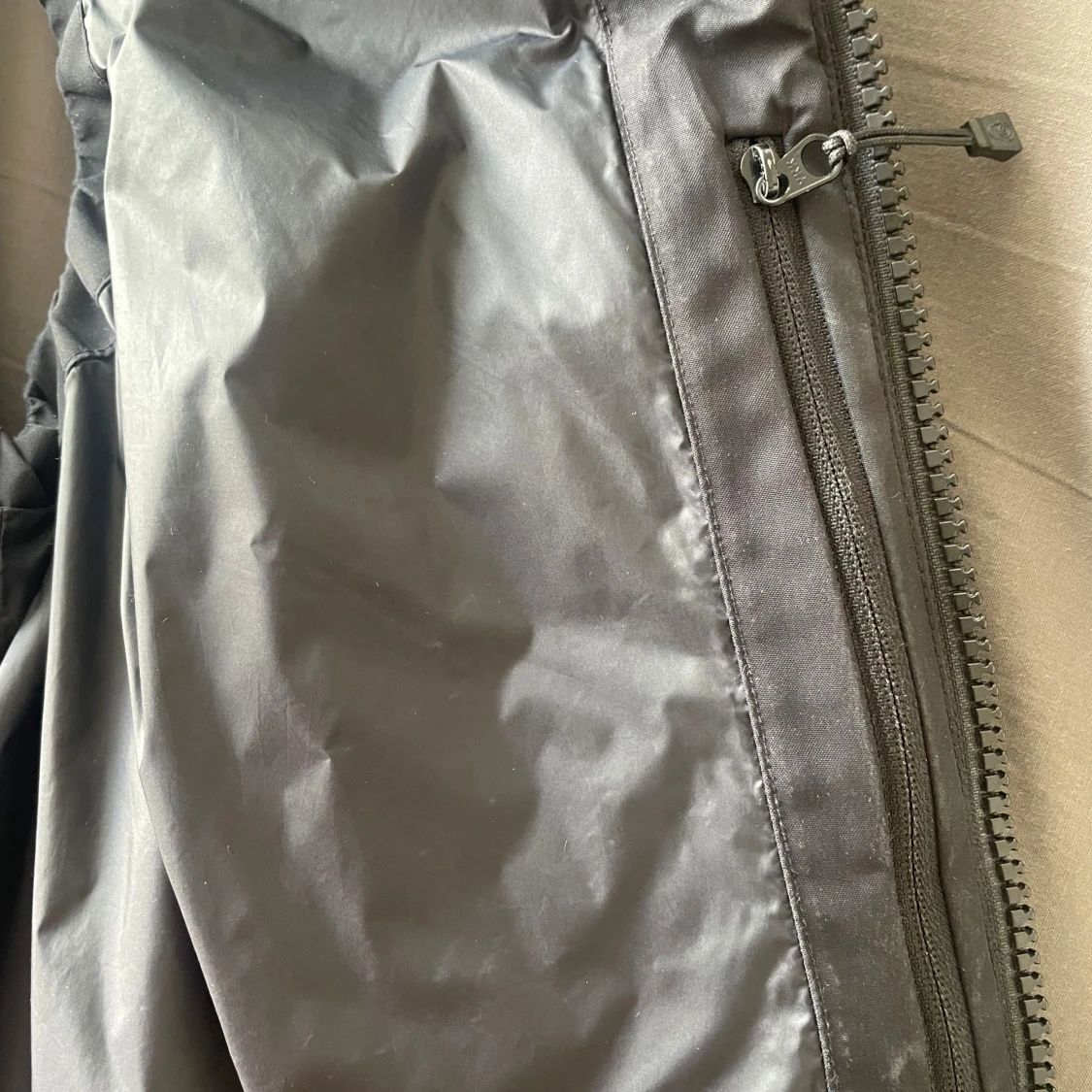 Grå dunväst från Sail Racing - 4