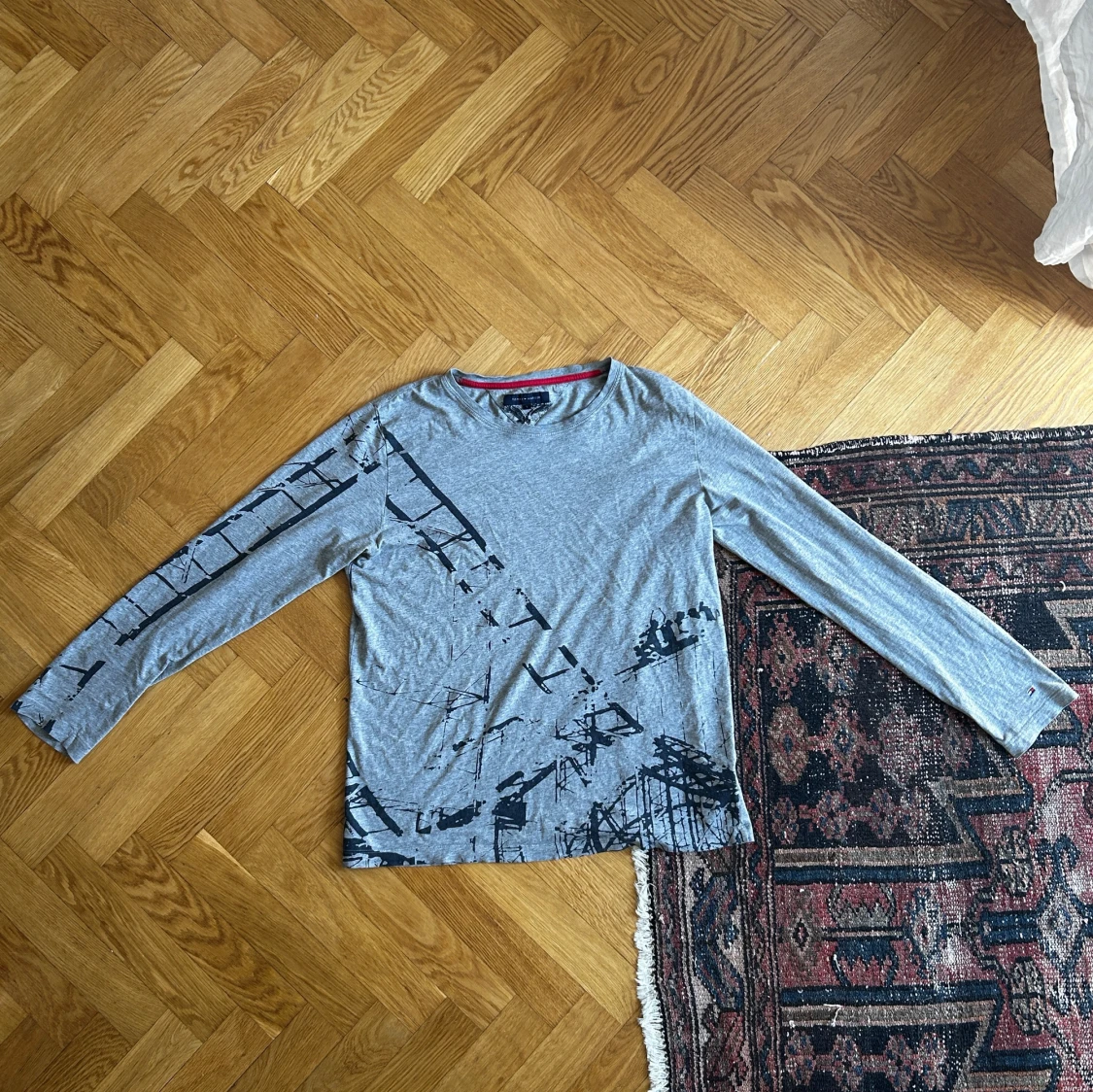 Grå långärmad tröja från Tommy Hilfiger