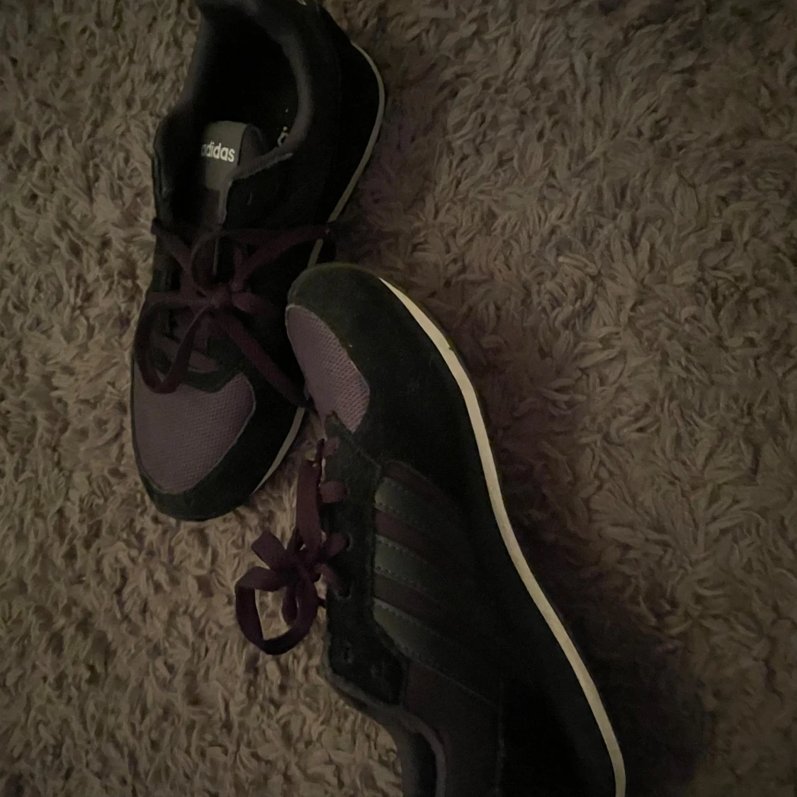 Svarta Adidas sneakers  - 2