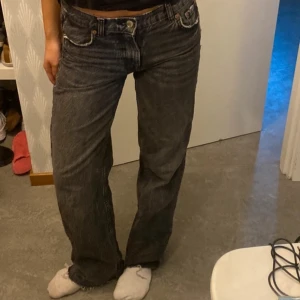 Svarta bootcut jeans från Zara - Zara jeans Storlek 34.