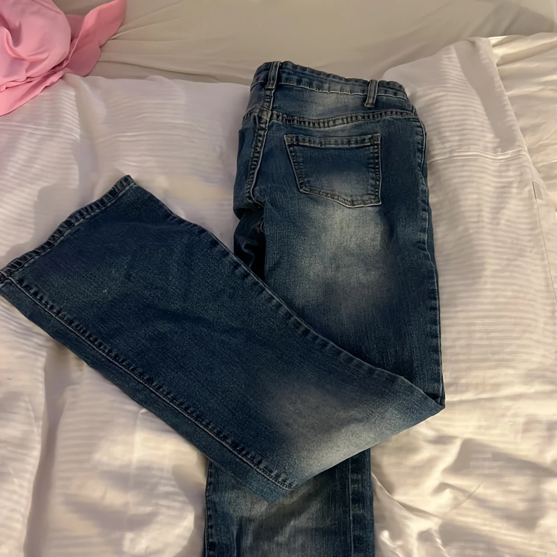 Jeans med fjärilsbroderi - 2