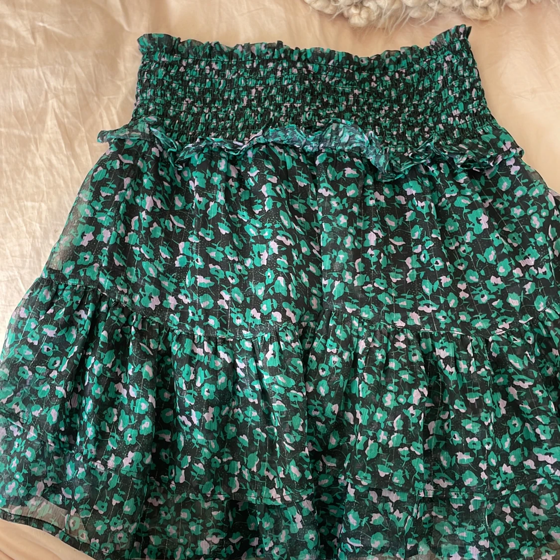 Grön blommig volangkjol från Neo Noir - 1