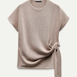 Beige topp med knyt - Jättefin topp med knyt🩷 pris kan diskuteras, utan defekter🥰