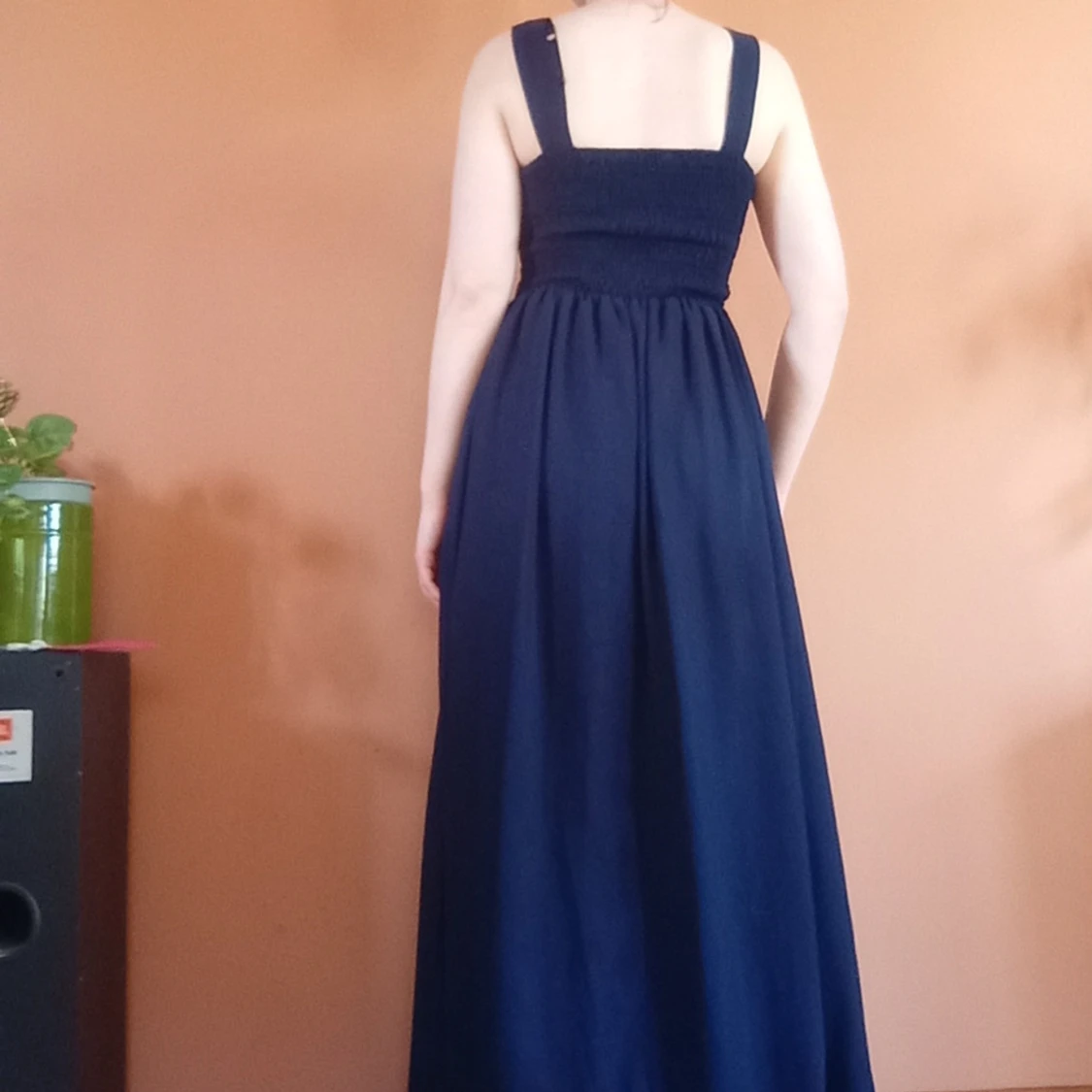 Mörkblå balklänning med paljetter - 1