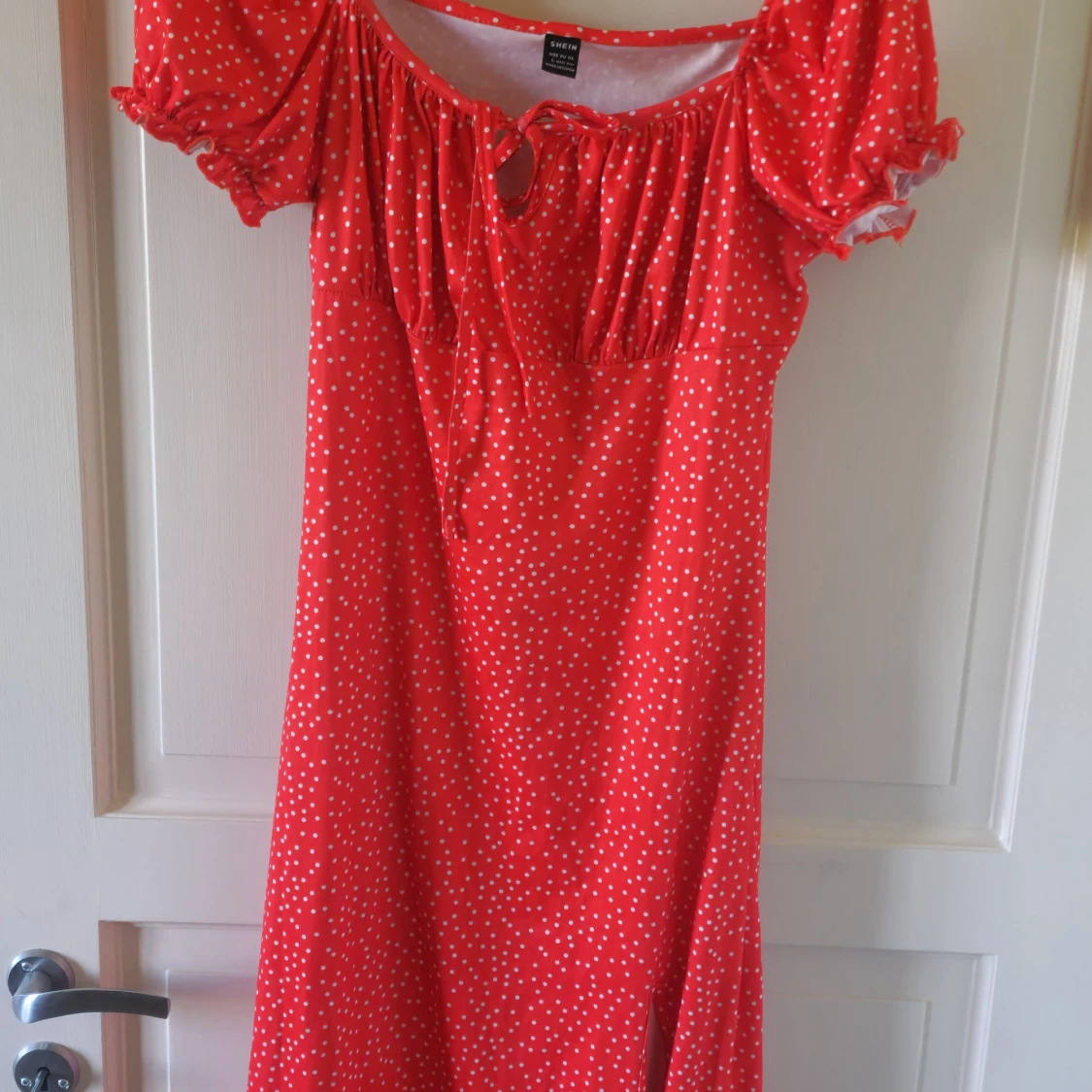 Röd prickig klänning från SHEIN