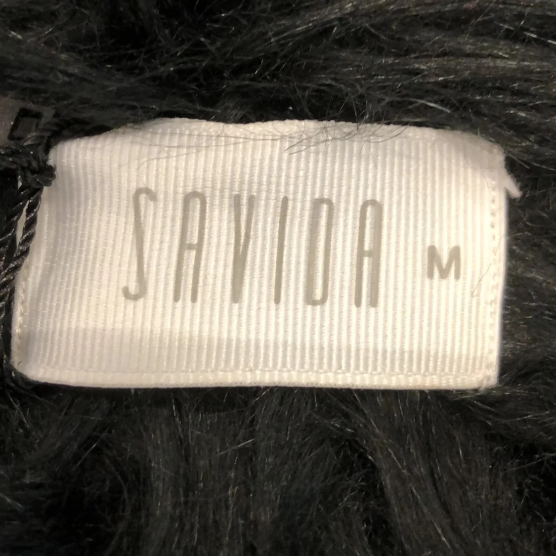 Svart pälsväst från Savida - 2