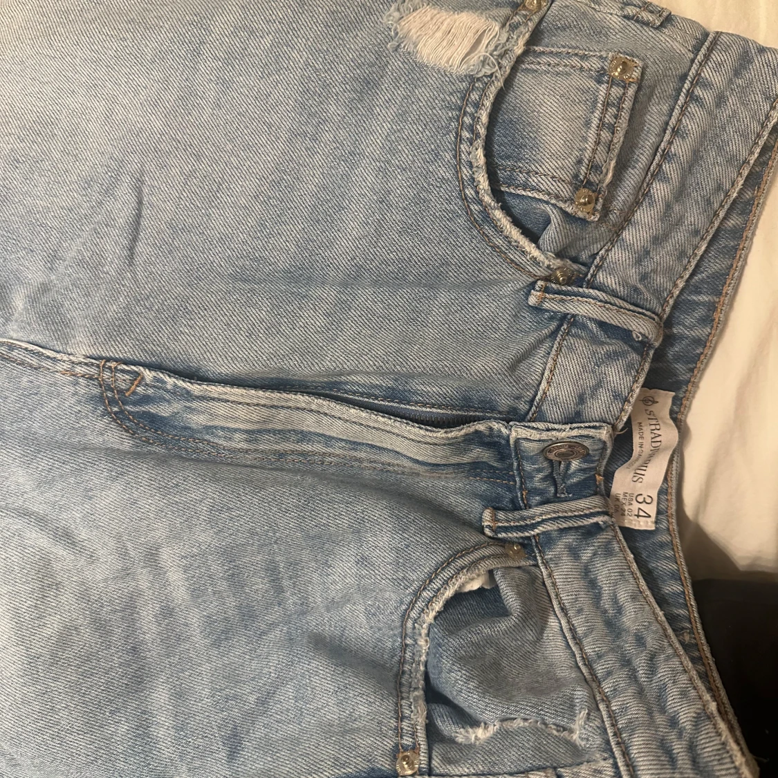 Ljusblå raka jeans från Stradivarius - 4