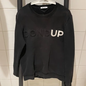 Dondup tröja - Snygga dondup tröja. Inte kommit till användning mycket. Skick 8/10. Nypris runt 1500. Hör av dig för mer frågor!