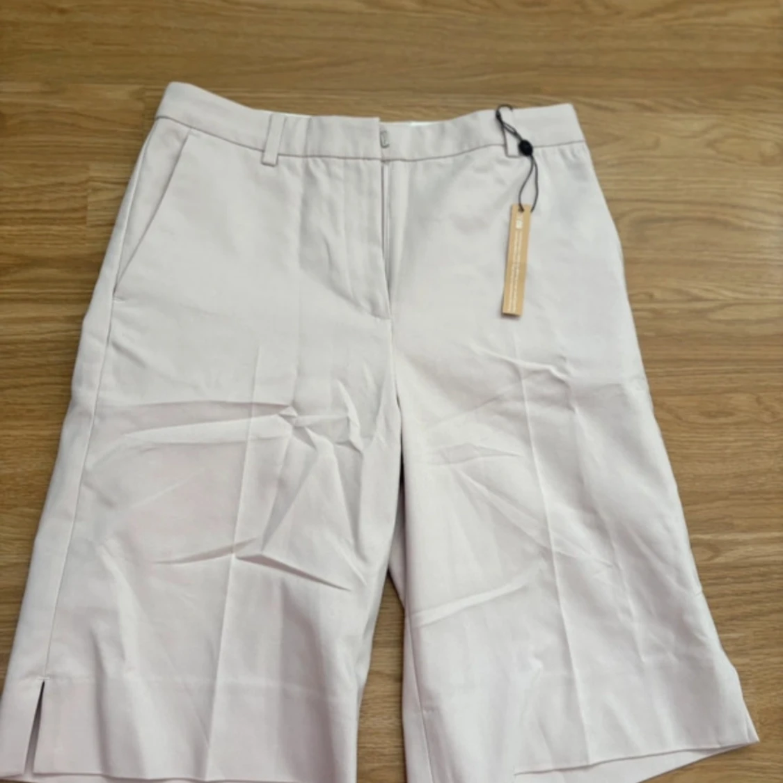 Beiga kostymshorts från STOCKH LM - 3