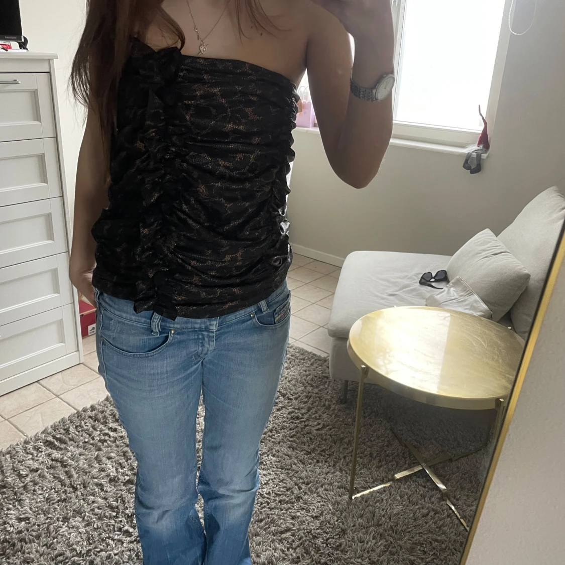 Svart tubtopp med volangdetaljer - 1