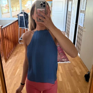 Blått linne från mango  - Jätte fint linne nu till sommaren från mango. Helt och fint, inte mycket använt!