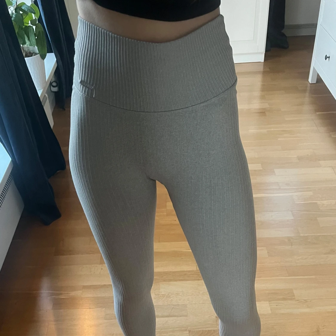 Grå ribbade leggings - 1