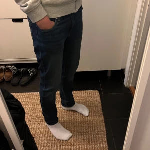 Jack & Jones jeans  - Säljer ett par jack & jones jeans i fint skick. Storlek 164 (passar mellan 160-170).