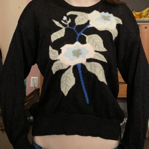 Stickad tröja - Stickad tröja från Malina Wong! Köpt second hand. Står ingen storlek men skulle säga passar XS/M.