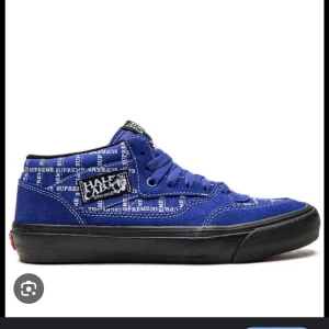 Supreme Vans halfcab - Köpta för längese på Supreme dropp max andvända 3 ggr ganska unika skor som inte är så lätta att få tag på. Skorna finns på internet för 1800 uppåt pris kan diskuteras hör av er för frågor