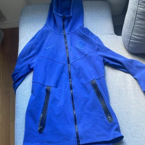 Nike Chelsea tech - Helt ny Chelsea Nike tech från Nike, aldrig använd pris kan diskuteras