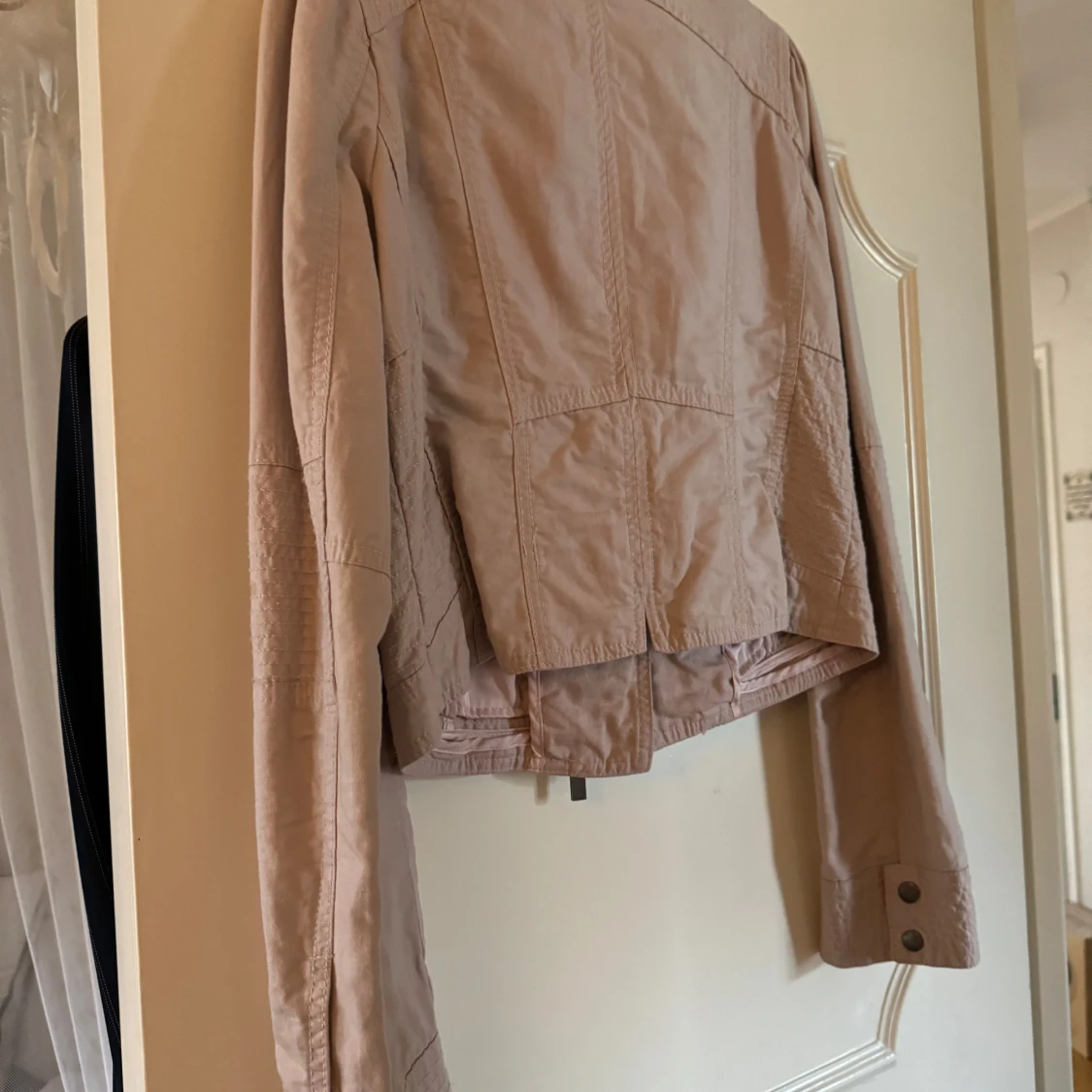 Beige jacka från Lindex med dragkedja - 3