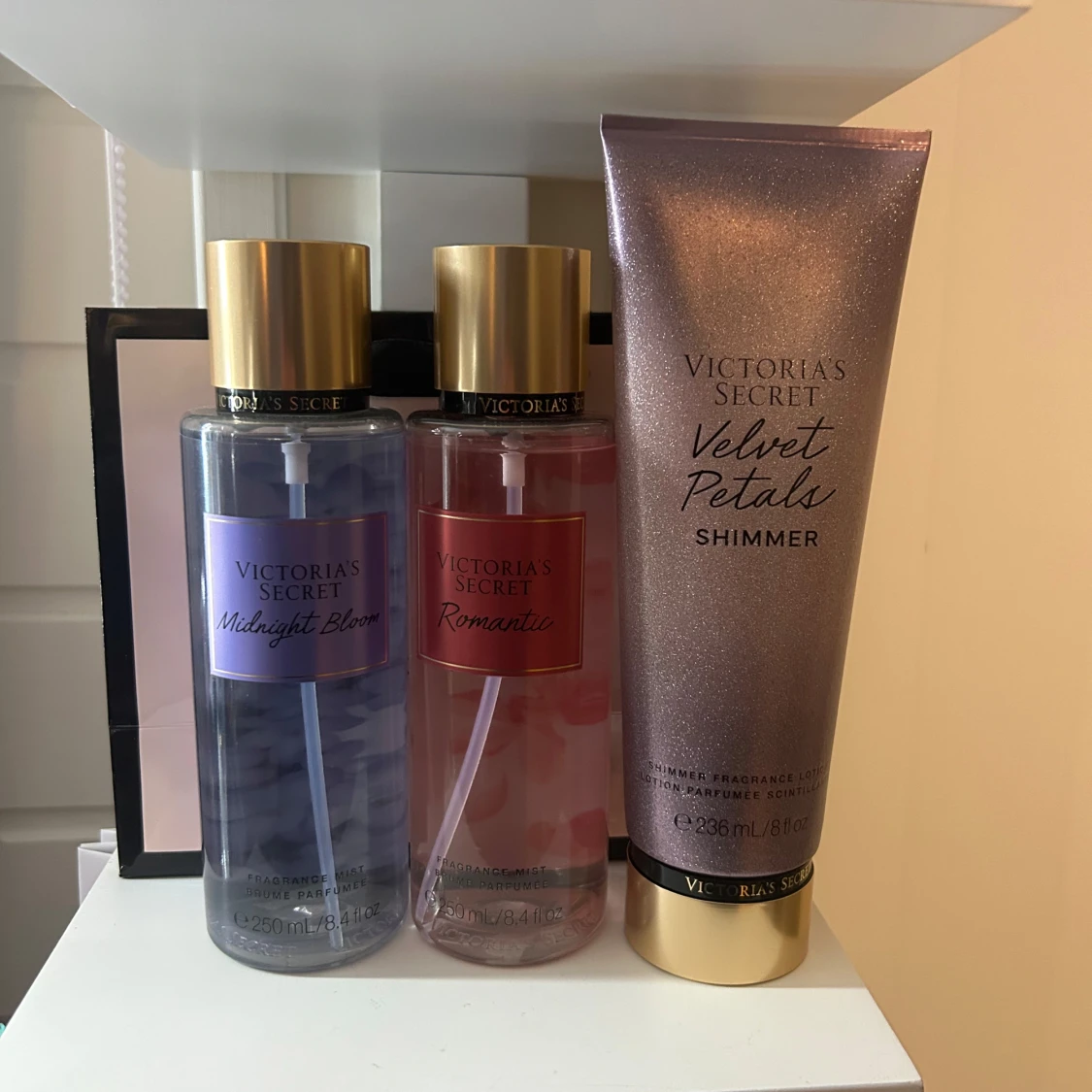 Victoria's Secret parfymset med två body mists och en shimmer lotion