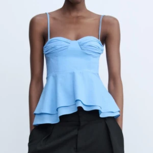 Zara topp - Oanvänd topp från zara. Prislapp kvar. Säljer pga för stor på mig🩵