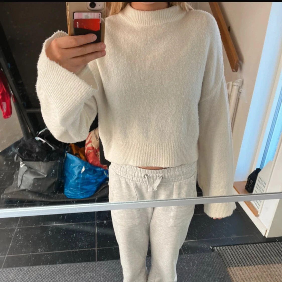 Vit croppad stickad tröja