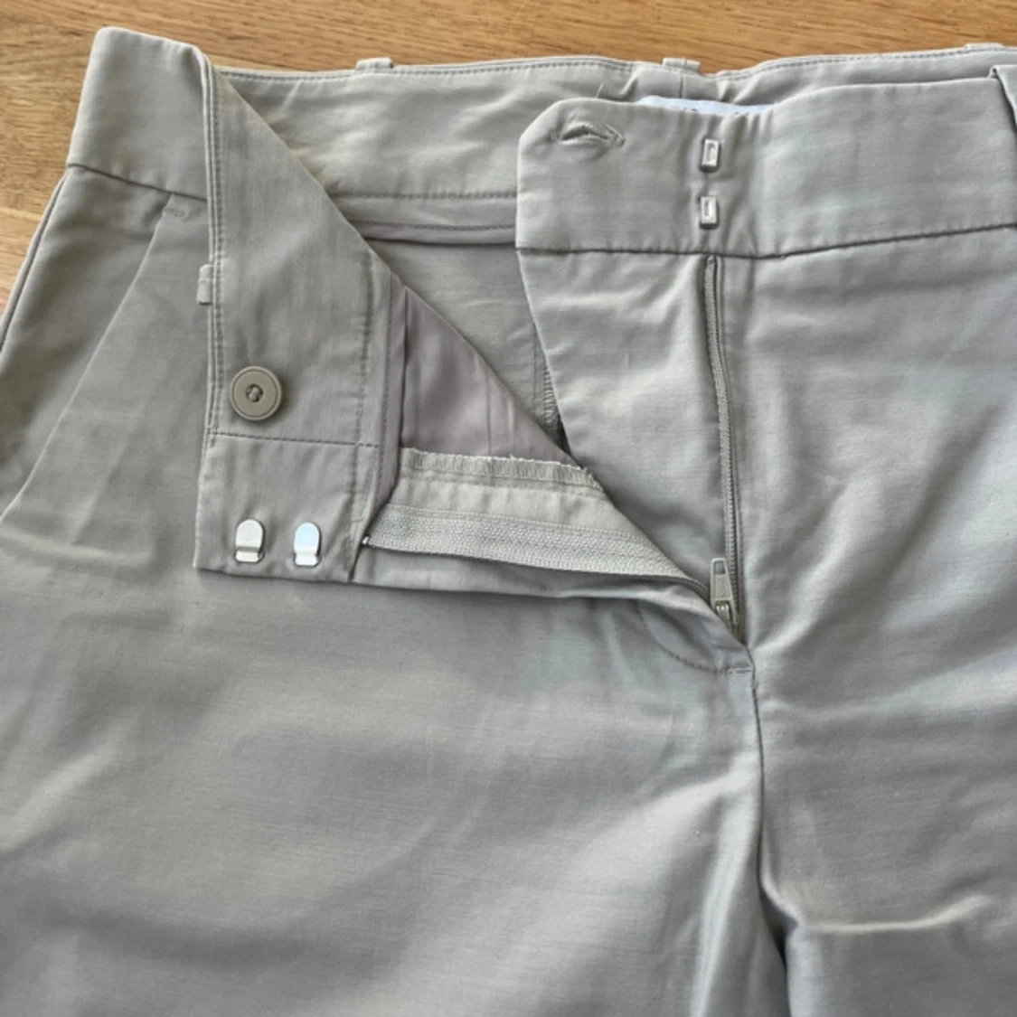 Beige kostymbyxor från MNG - 1