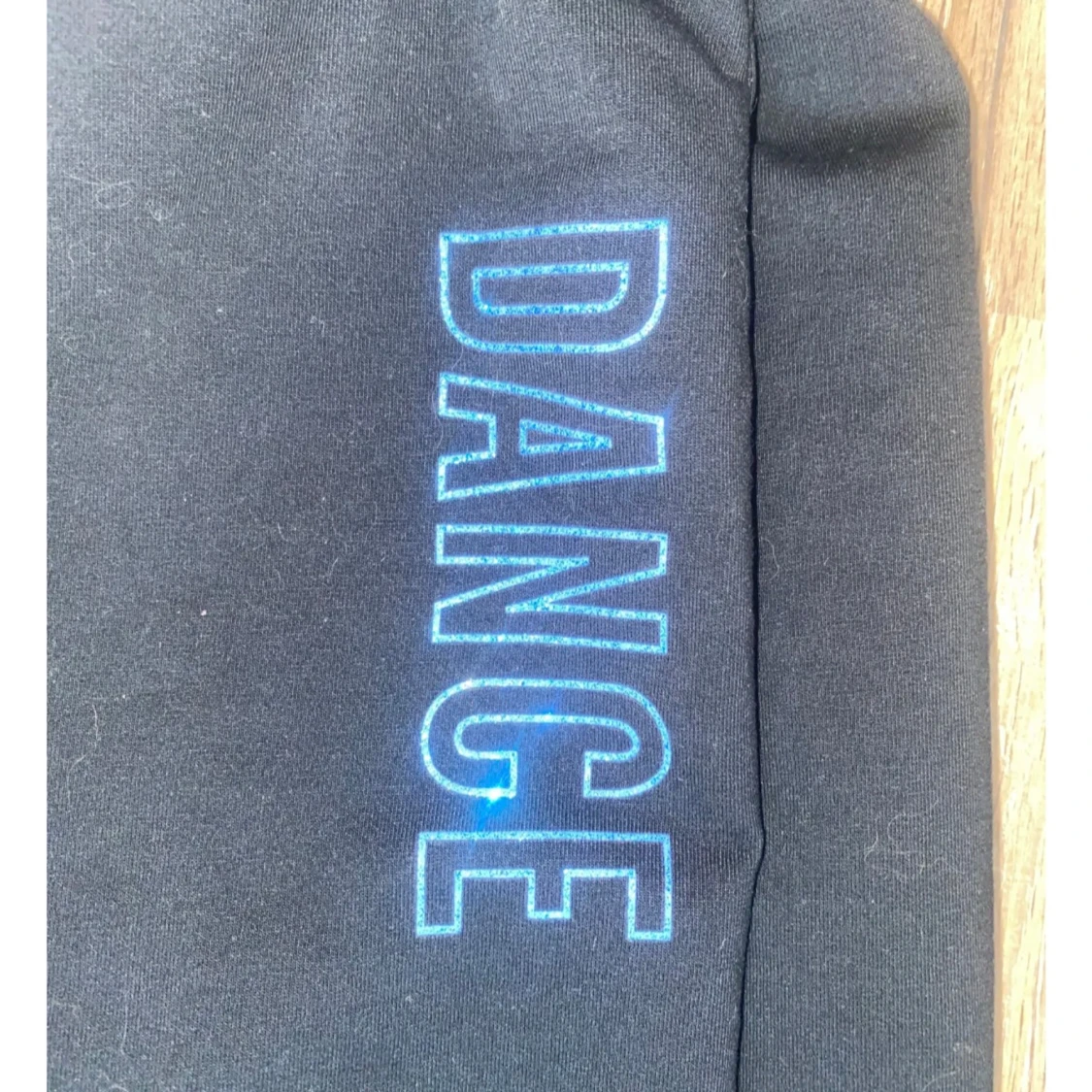 Svarta dansbyxor med blå DANCE print - 4