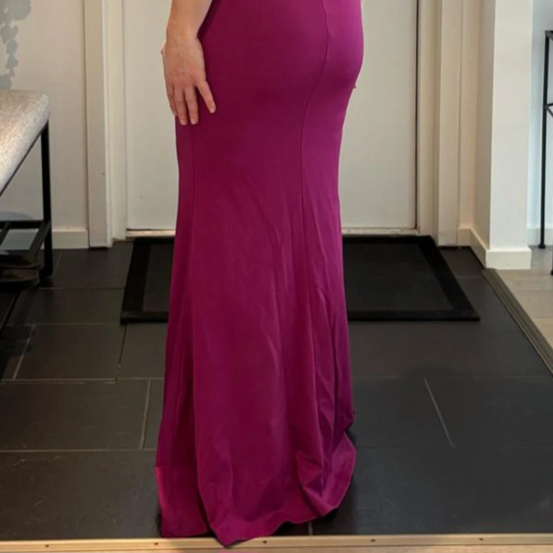 Sericerosa långklänning med twistad överdel - 3