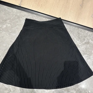 Kostymkjol - Fin kostym kjol strl 36 