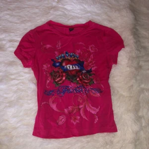 Rosa t-shirt med tryck - Inprincip oanvänd!🥰