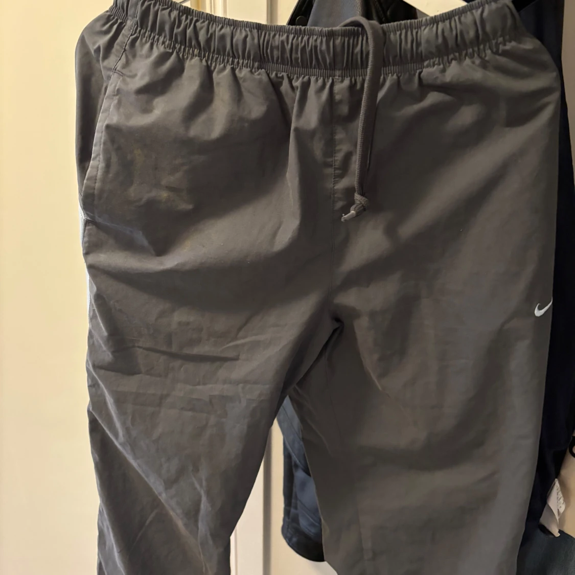 Svarta trackpants från Nike - 2