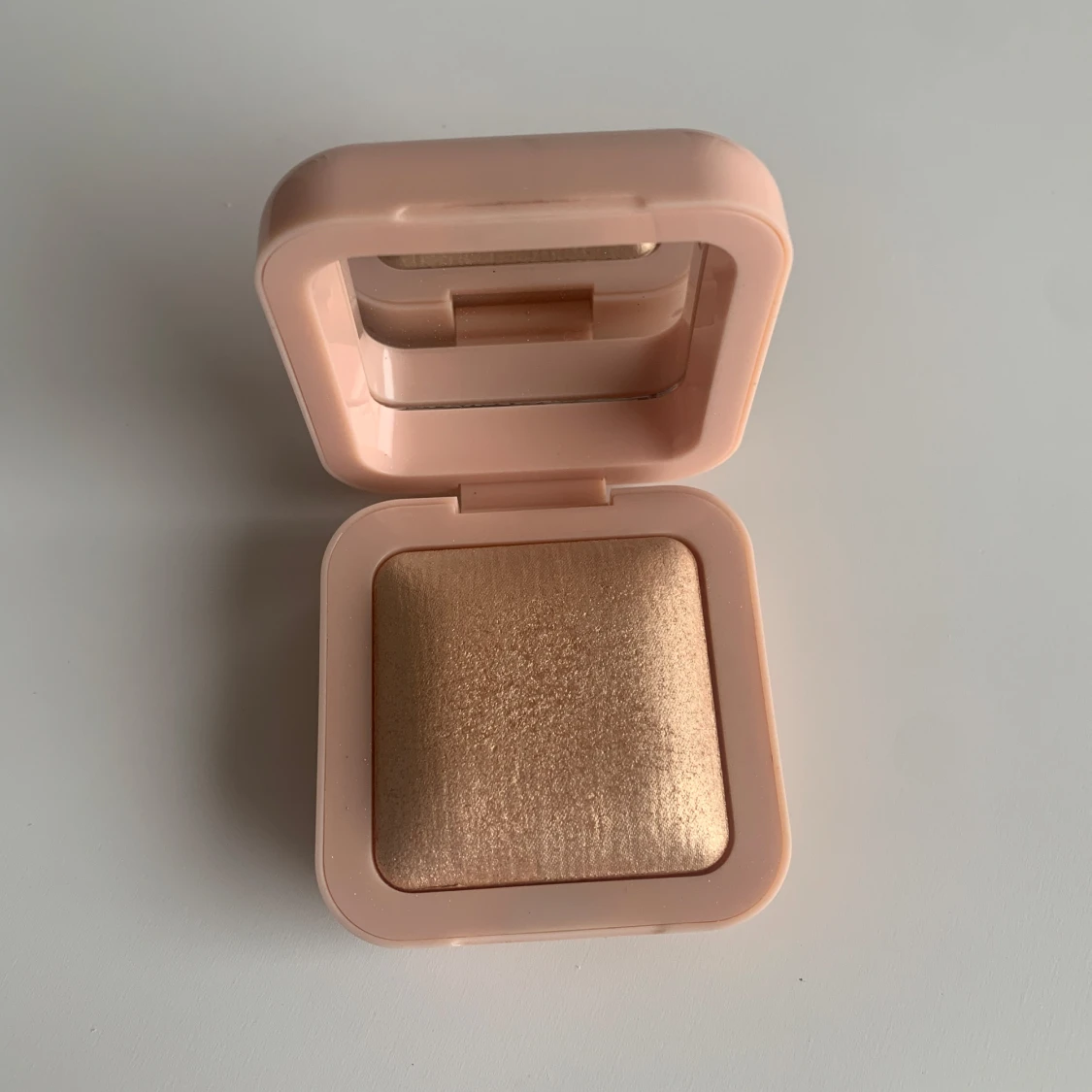 Glimmer Luminous Powder Highlight från The Beauty Crop