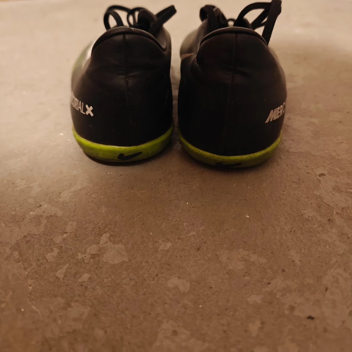 Svarta fotbollsskor från Nike - 1