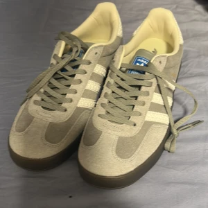 Grå Adidas Gazelle - Aldrig använda kan gå ner i pris vid snabb affär