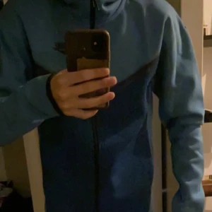 Blå techfleece med dragkedja Sällsynt modell - Sällsynt Hoodie