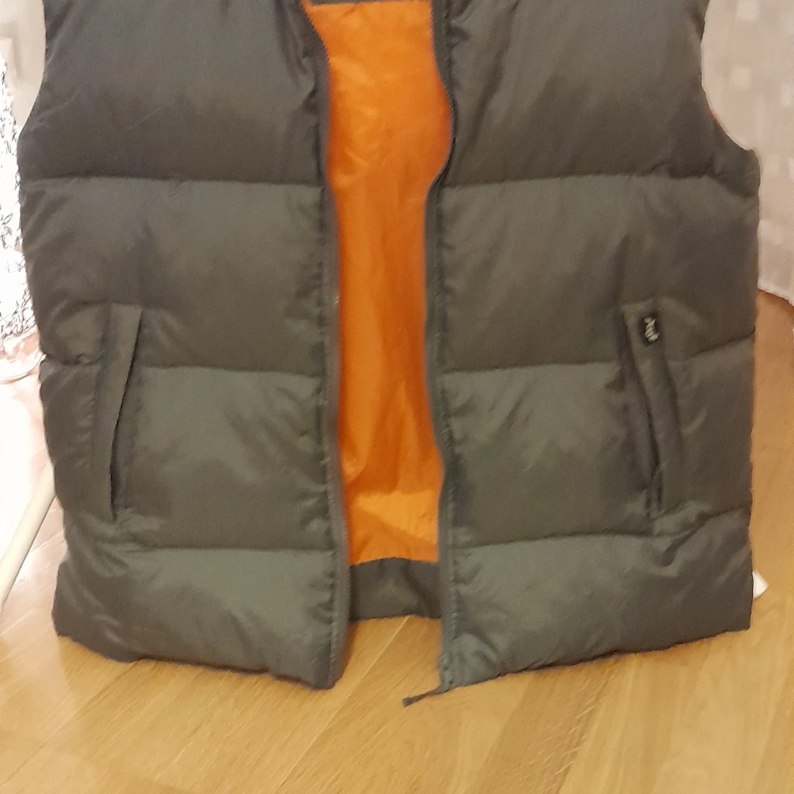 Grå dunväst från Stuff Clothing
