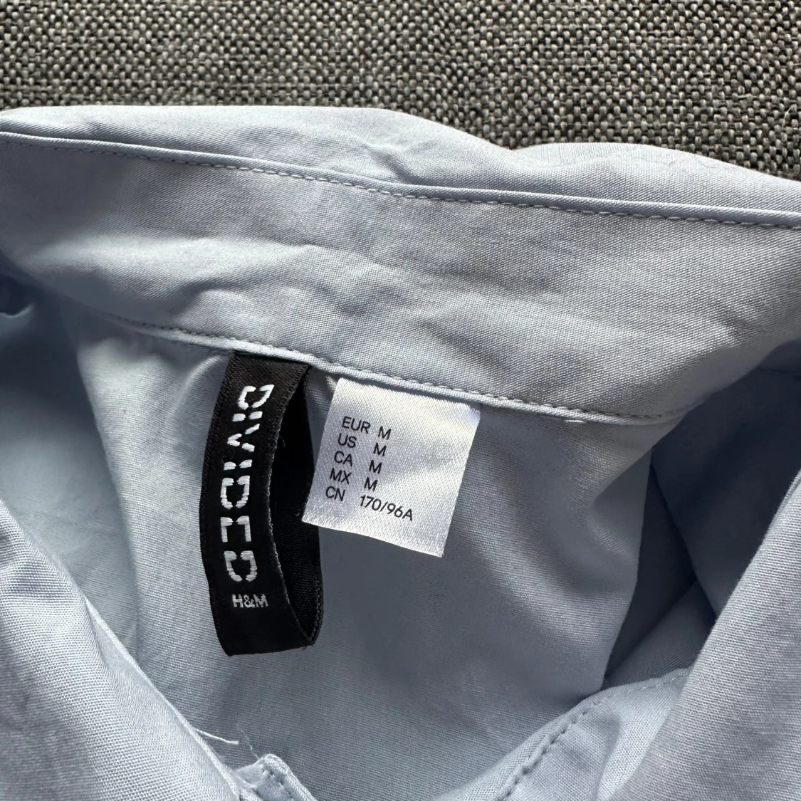 Ljusblå croppad skjorta från H&M Divided - 1