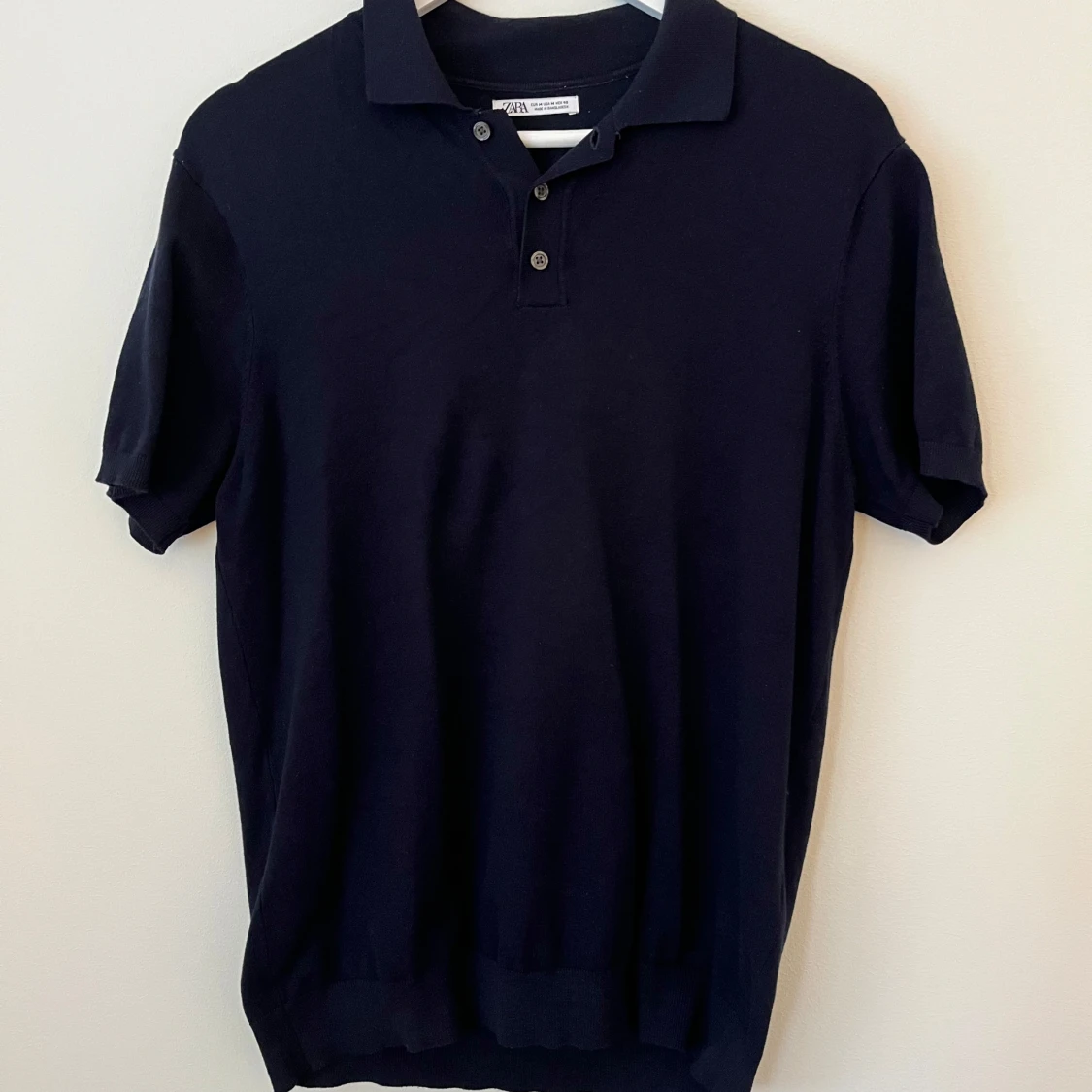 MÖRKBLÅ ZARA PIKÉ - 1