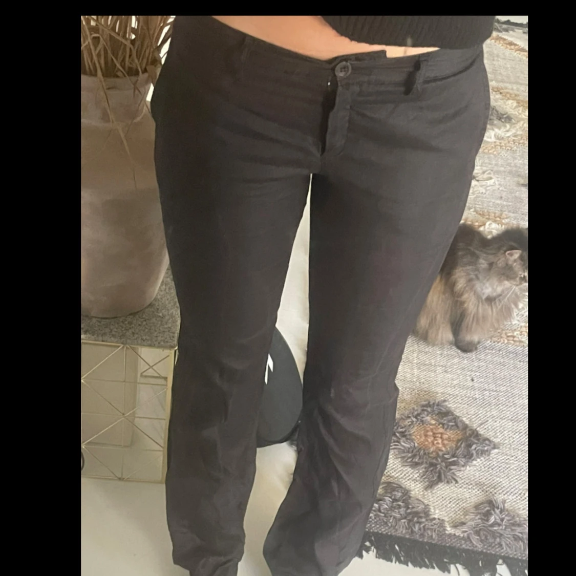 MNG Basics lågmidjade, svarta linnebyxor  - 4