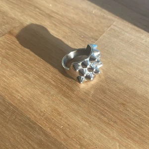 Ring från edblad  - Säljer min edblad ring då den är för stor. Orginalpris 399kr