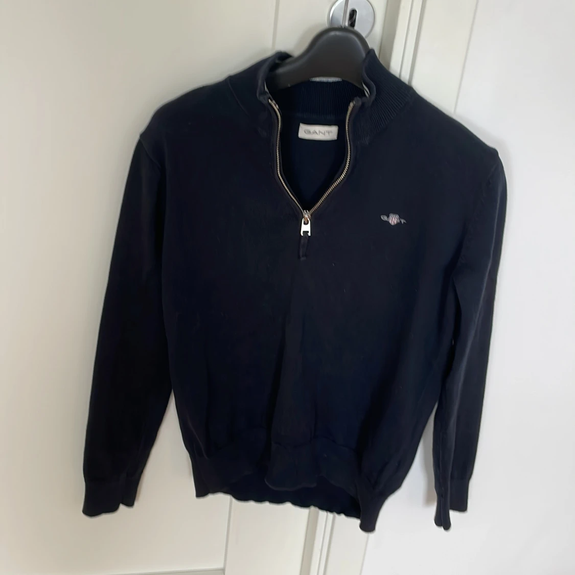 Marinblå halv zip från Gant