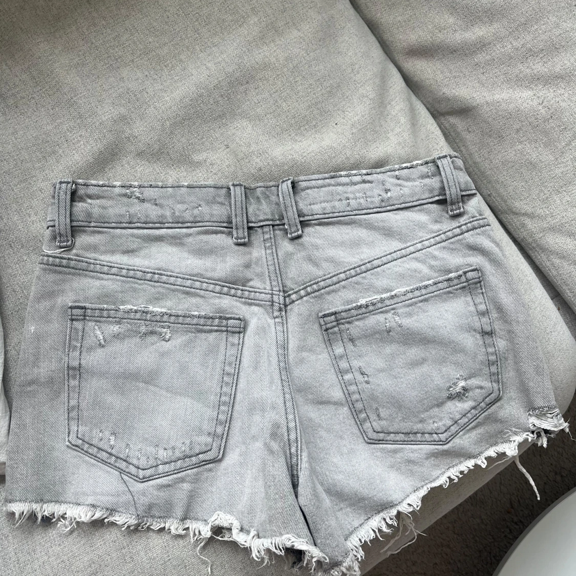 Grå jeansshorts från Zara - 1