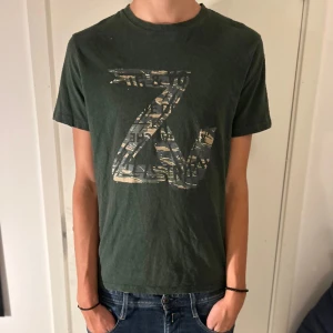 Zadiga & Voltaire  - Zadiga tshirt i nyskick. Använd utan teckend av användning! Nypris 1299! 