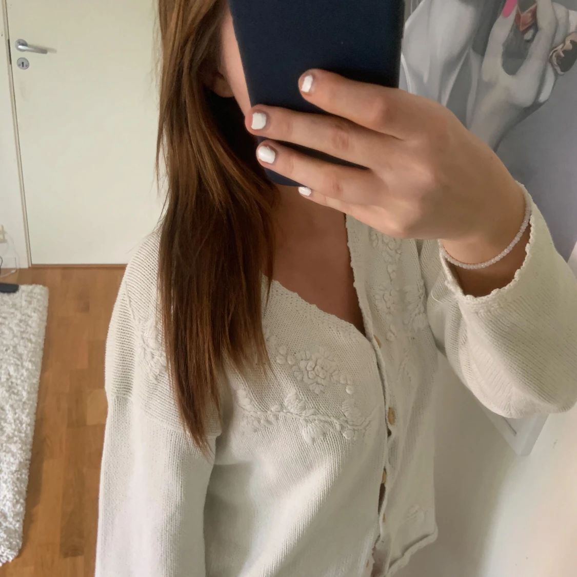 Vit kofta med broderade blommor - 2